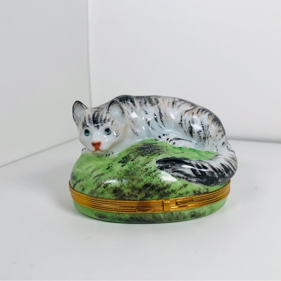 Limoges Other - Limoges Trinket box - Chamart Limoges Porcelain Cat Box